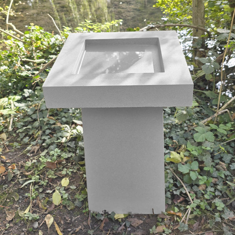 Contemporary Birdbath in garden Porland