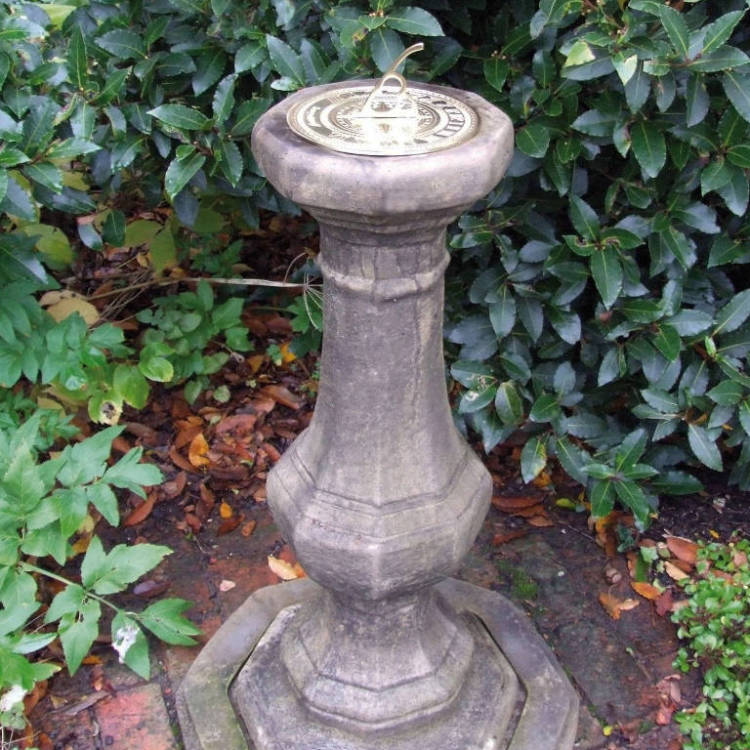 PedestalSundial_PBS-C3809-garden
